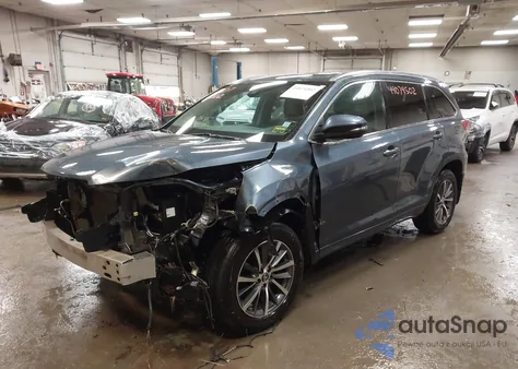 2018 Toyota Highlander Xle z USA, uszkodzony, nr VIN 5TDJZRFH7JS891012